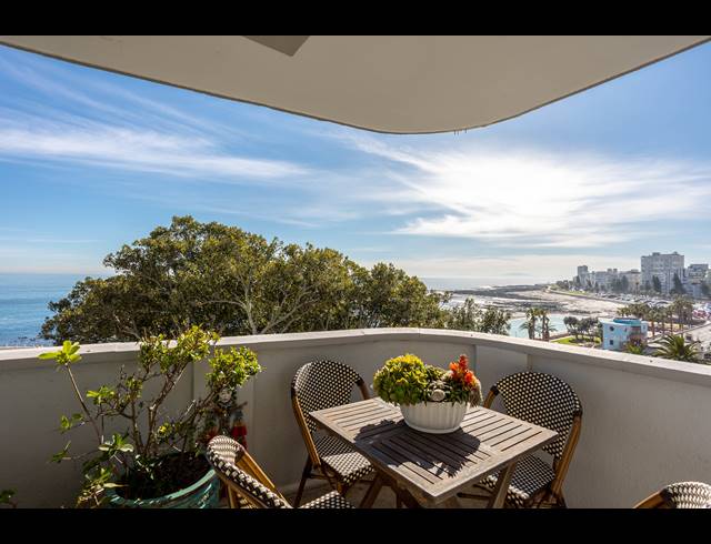 3 BEDROOM APARTMENT TO LET IN SEA POINT